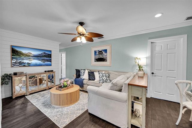 4221 NE 26th Avenue, Lighthouse Point, FL 33064