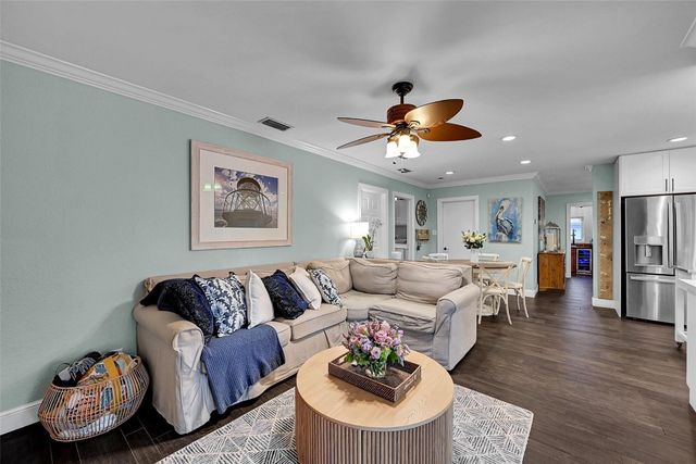 4221 NE 26th Avenue, Lighthouse Point, FL 33064