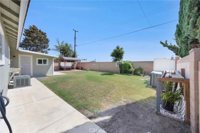 9692 Salisbury, Cypress, CA 90630
