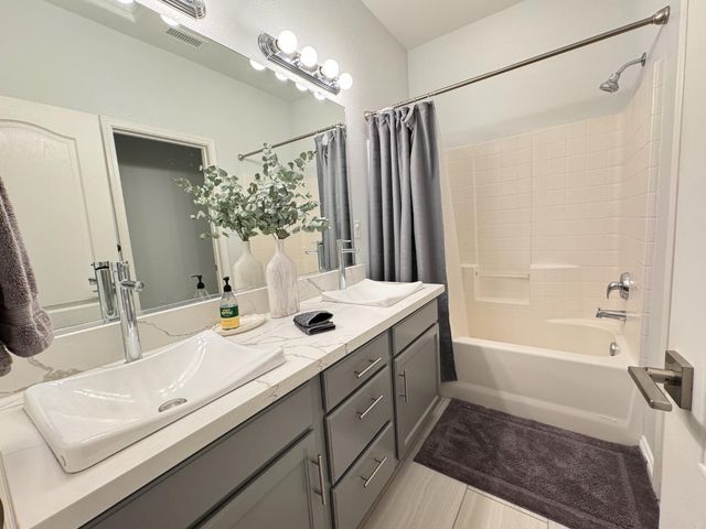 618 W Madrid Lane, Clovis, CA 93619