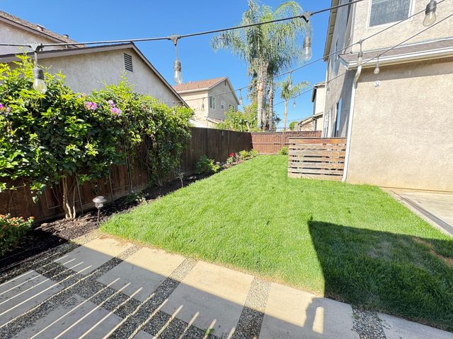 618 W Madrid Lane, Clovis, CA 93619