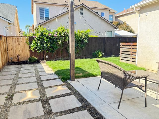 618 W Madrid Lane, Clovis, CA 93619