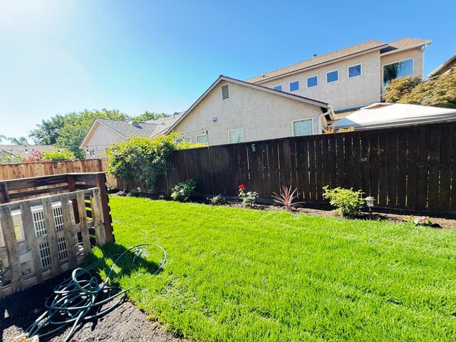 618 W Madrid Lane, Clovis, CA 93619
