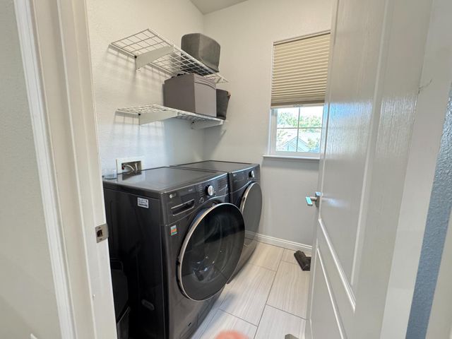 618 W Madrid Lane, Clovis, CA 93619
