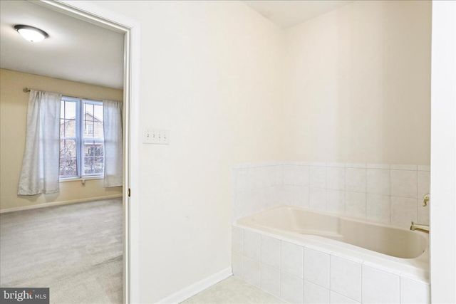 624 TRAFALGAR DR, Hagerstown, MD 21742