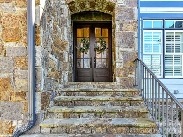 18624 Silent Falls Cove, Davidson, NC 28036