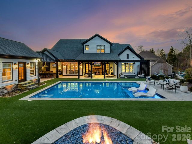 18624 Silent Falls Cove, Davidson, NC 28036