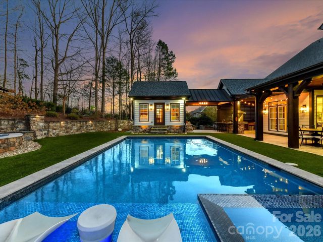 18624 Silent Falls Cove, Davidson, NC 28036