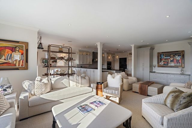 56 Crescent Rd 56, Needham, MA 02494