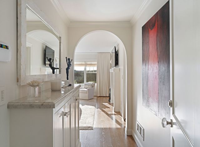 56 Crescent Rd 56, Needham, MA 02494