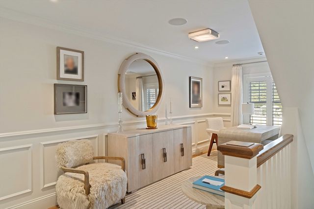 56 Crescent Rd 56, Needham, MA 02494