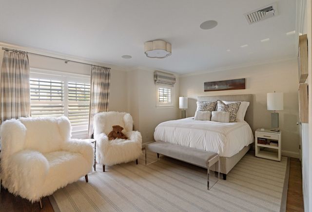 56 Crescent Rd 56, Needham, MA 02494