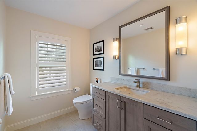 56 Crescent Rd 56, Needham, MA 02494