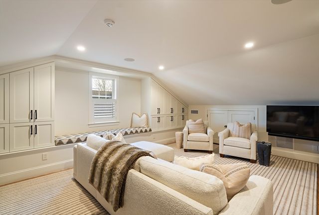 56 Crescent Rd 56, Needham, MA 02494