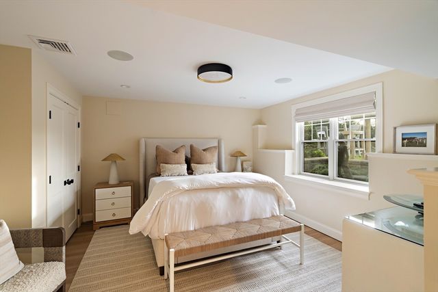 56 Crescent Rd 56, Needham, MA 02494