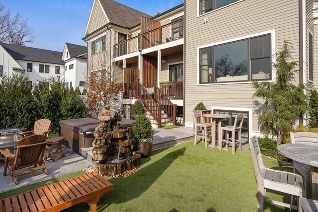 56 Crescent Rd 56, Needham, MA 02494