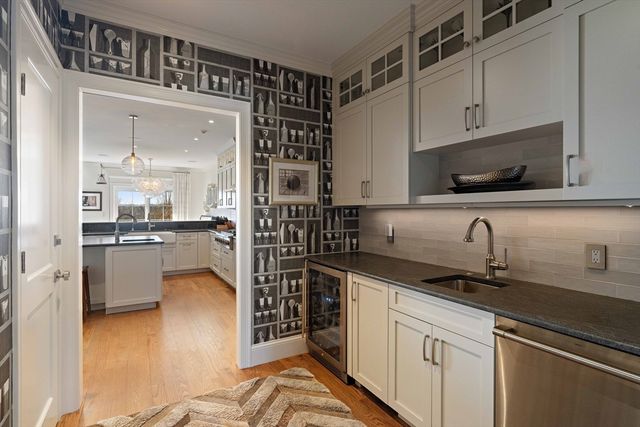 56 Crescent Rd 56, Needham, MA 02494