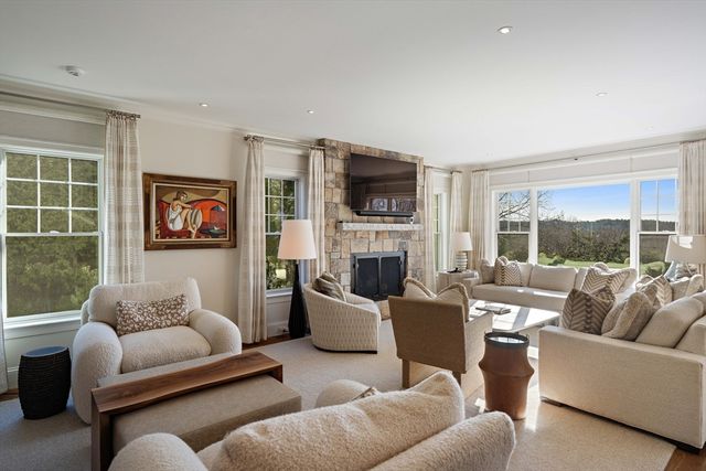 56 Crescent Rd 56, Needham, MA 02494