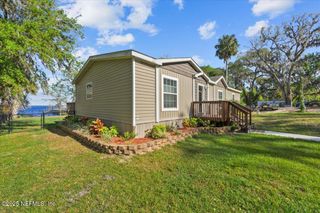 102 LAKE SHORE Lane, Crescent City, FL 32112