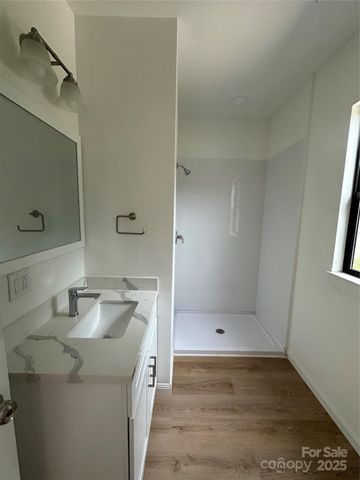 804 3rd Street Place SW, Hickory, NC 28602