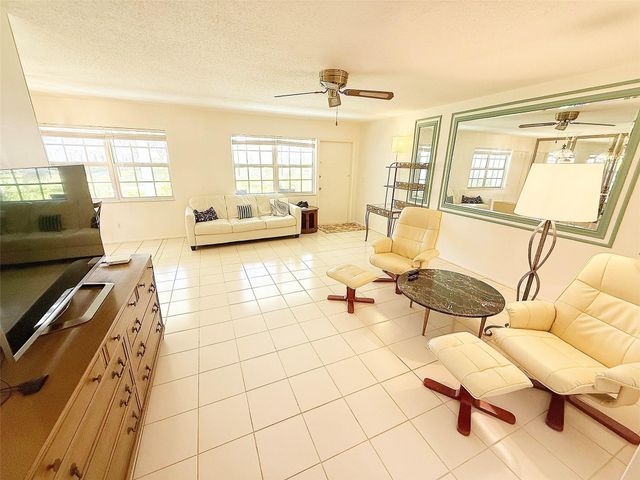 5208 NE 24th Terrace f-106, Fort Lauderdale, FL 33308