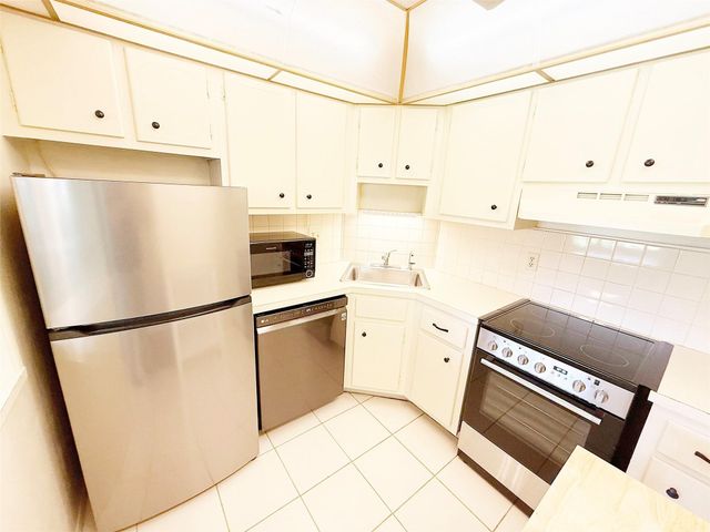 5208 NE 24th Terrace f-106, Fort Lauderdale, FL 33308