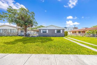 6172 SW 44th St 1, Davie, FL 33314