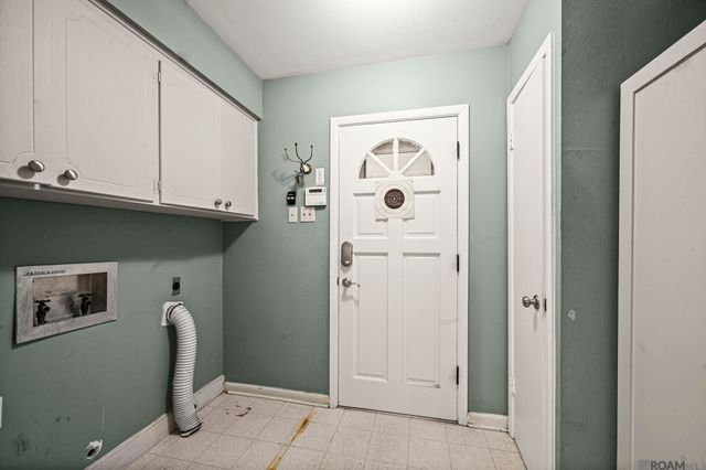 1090 Colonial Dr, Baton Rouge, LA 70806