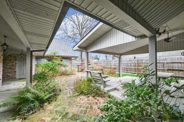 1090 Colonial Dr, Baton Rouge, LA 70806