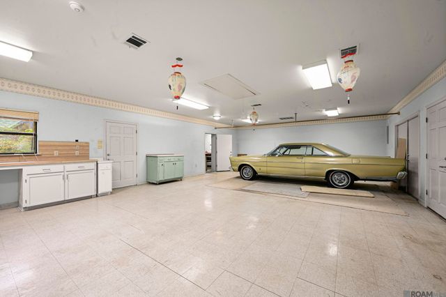 1090 Colonial Dr, Baton Rouge, LA 70806