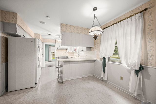 1090 Colonial Dr, Baton Rouge, LA 70806