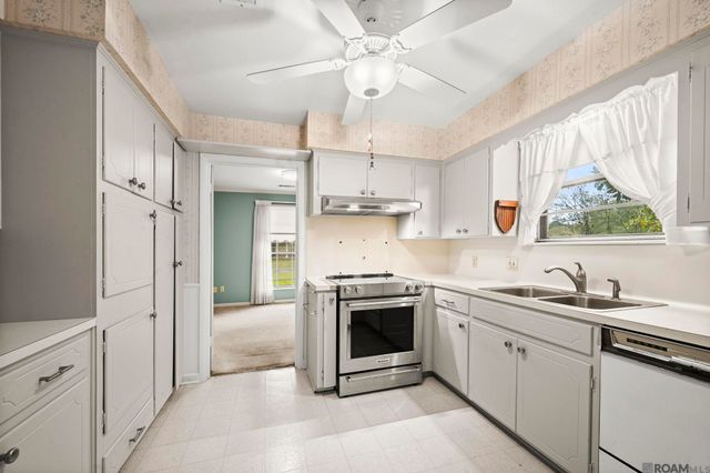 1090 Colonial Dr, Baton Rouge, LA 70806