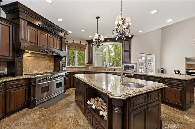 870 Encanto Street, Corona, CA 92881