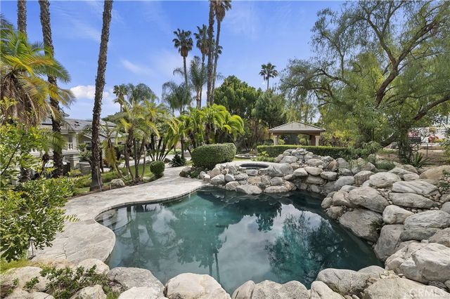 870 Encanto Street, Corona, CA 92881