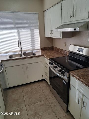 834 S CASITAS Drive B, Tempe, AZ 85281