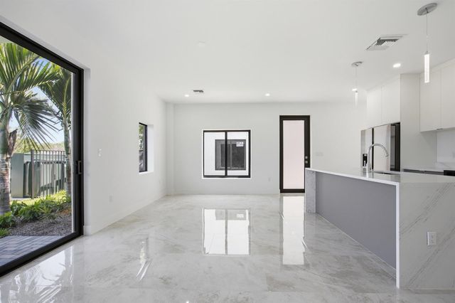 1542 NW 1st Avenue, Pompano Beach, FL 33060
