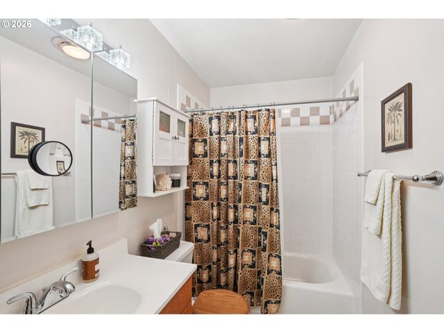 9934 N CENTRAL St, Portland, OR 97203