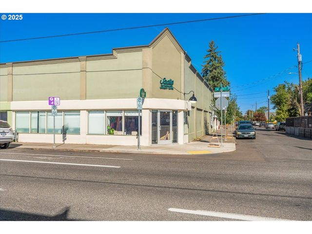 8037 Se STARK St, Portland, OR 97215