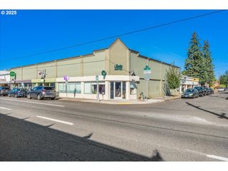 8037 Se STARK St, Portland, OR 97215