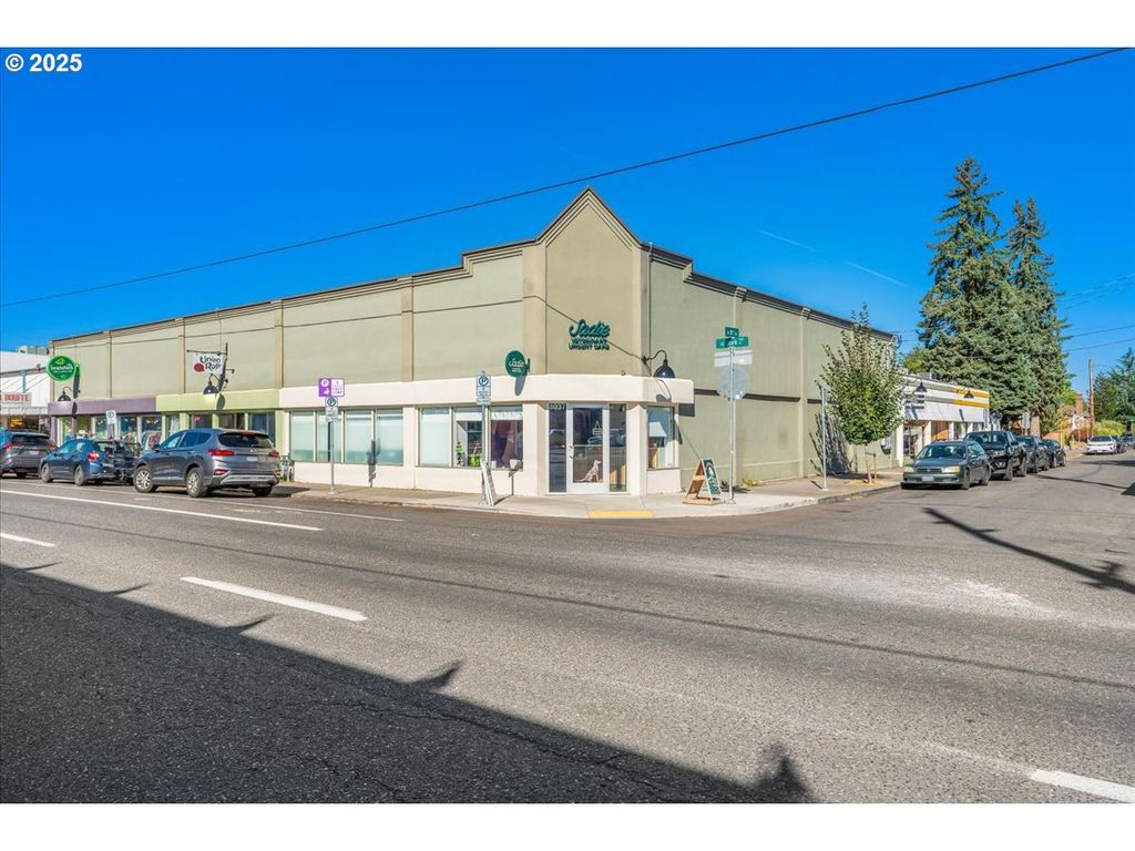 8037 Se STARK St, Portland, OR 97215