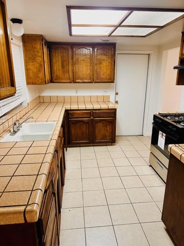 2241 N Edison Street, Visalia, CA 93292