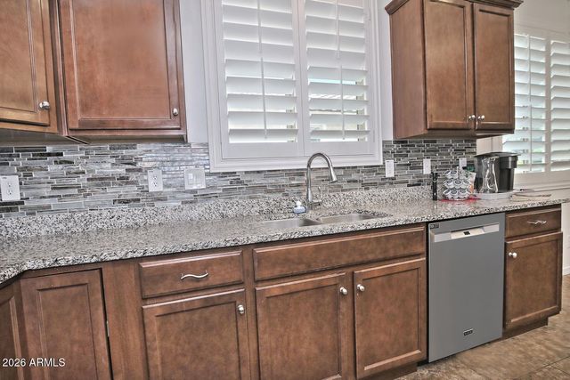 7350 W SILVER SPRING Way, Florence, AZ 85132