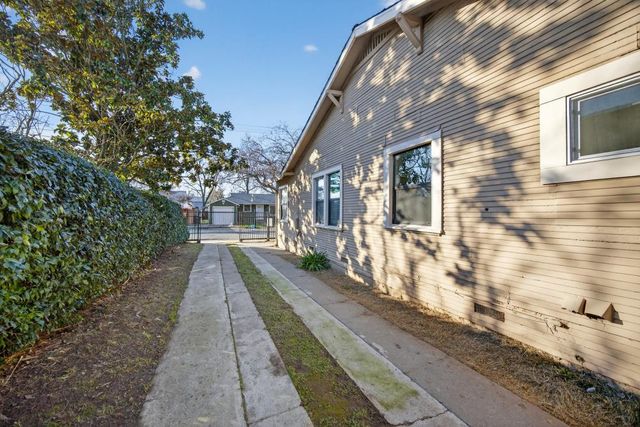 3833 38th St, Sacramento, CA 95820