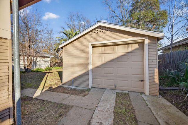 3833 38th St, Sacramento, CA 95820