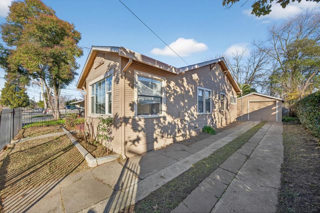 3833 38th St, Sacramento, CA 95820