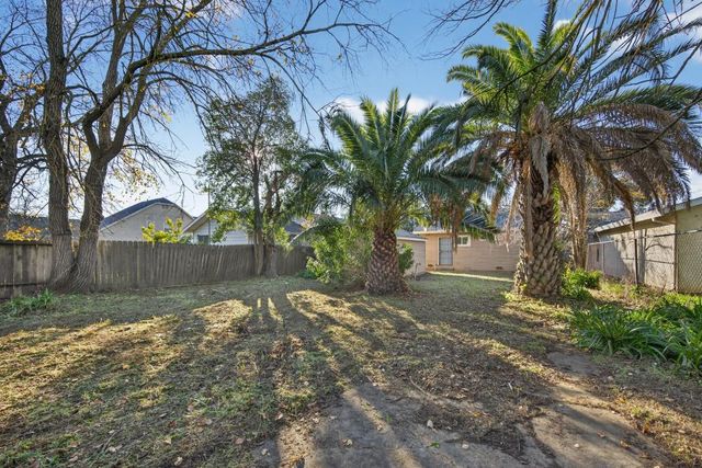3833 38th St, Sacramento, CA 95820