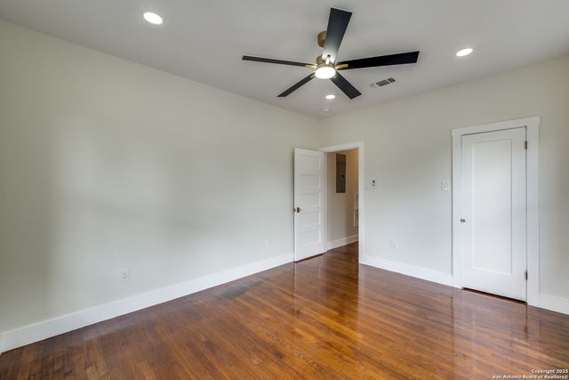 2007 W Mistletoe Ave, San Antonio, TX 78201