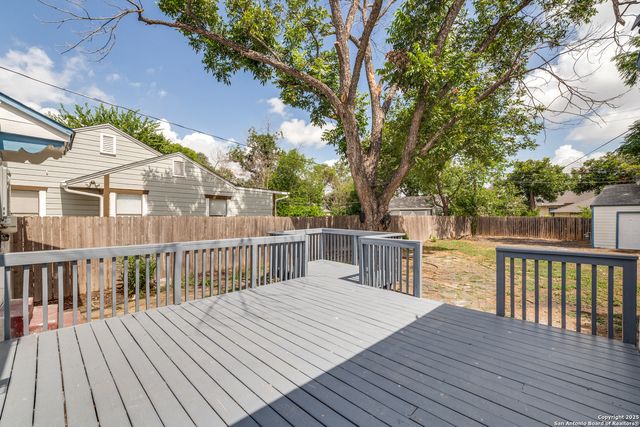 2007 W Mistletoe Ave, San Antonio, TX 78201