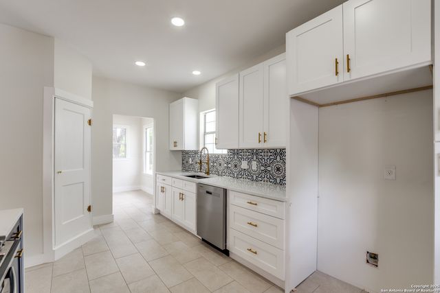 2007 W Mistletoe Ave, San Antonio, TX 78201