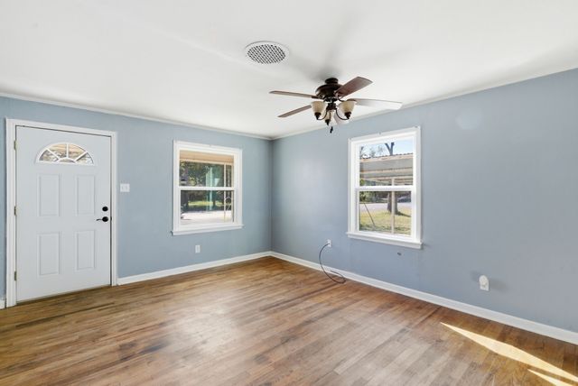 208 W 1st Street, Weatherford, TX 76086